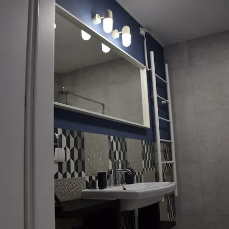 Verrari شقة ليبا